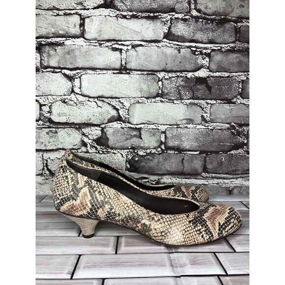 TJ Collection Ivory Cream Black Leather Kitten Heels Women’s Sz 38.5EU/8M US - Picture 1 of 16